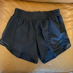 Lululemon Hotty Hot High-Rise Lined Short 2.5 inseam